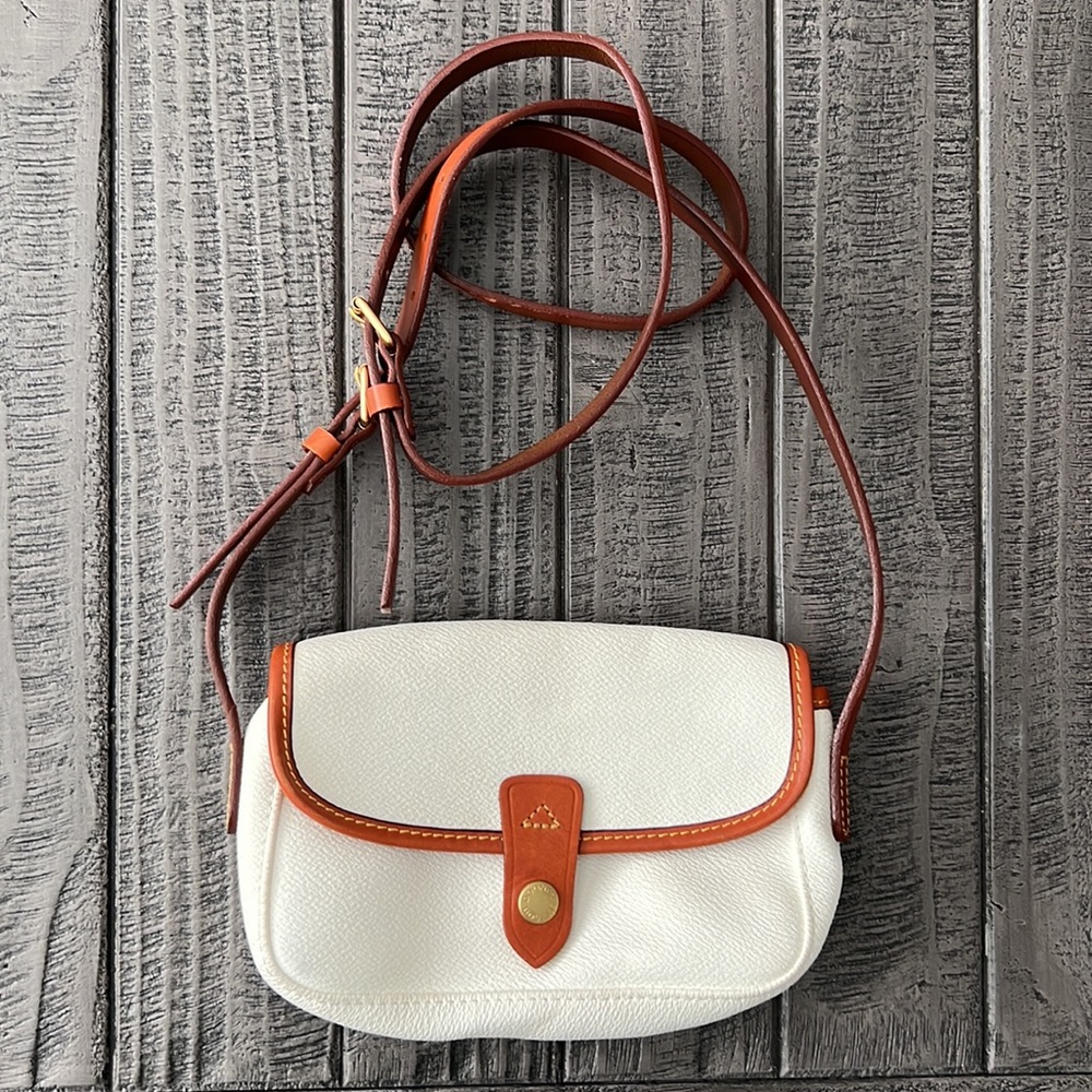 EUC Dooney & Bourke leather crossbody